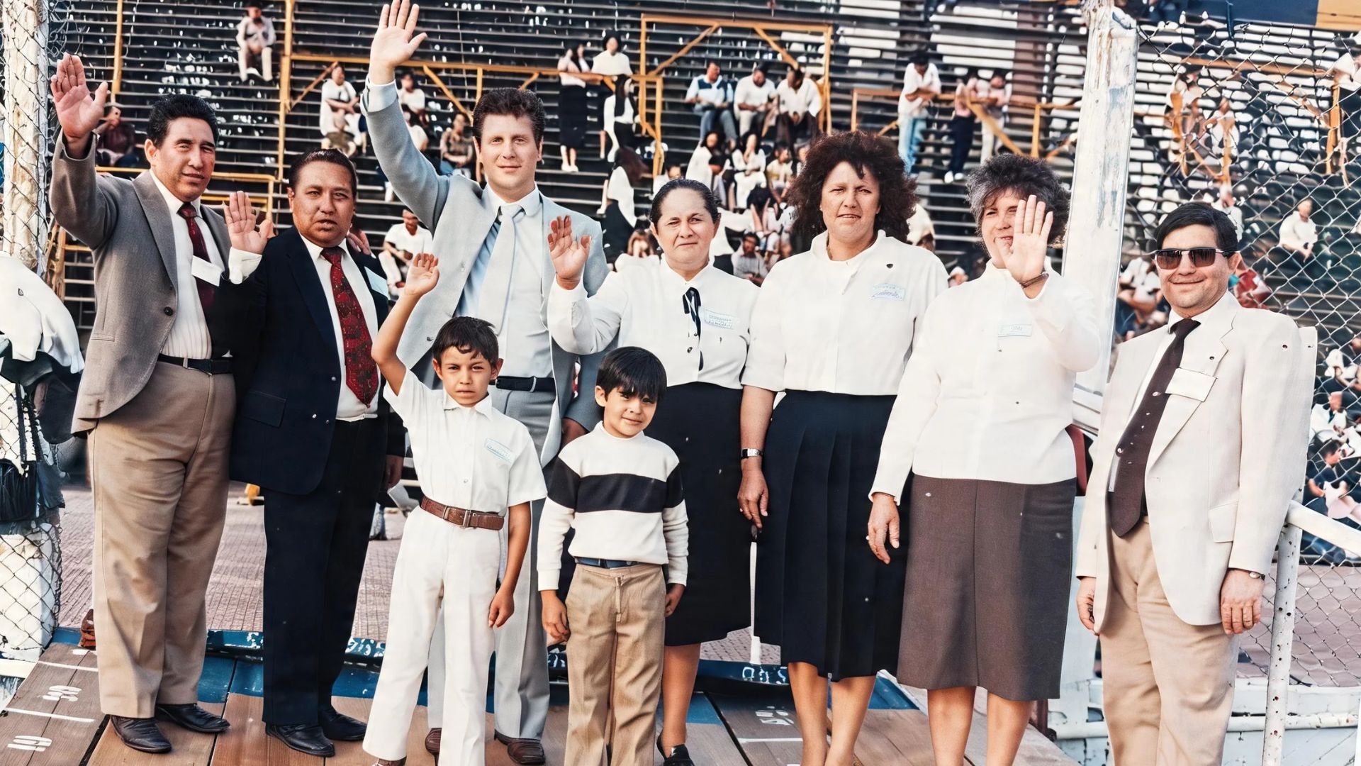 Nuestra Historia y Propósito Nacimos en el año 1977 de la mano del pastor Alberto Aguilera, con el firme propósito de anunciar la palabra de Dios. Hoy, sus hijos Norberto, Walter y Mónica Aguilera continúan con este legado, sirviendo al Señor y cumpliendo la gran comisión. Trabajamos unidos para llevar la sana doctrina a cada hogar, restaurando los fundamentos de la fe cristiana y alcanzando los corazones que buscan la verdadera palabra de Dios.